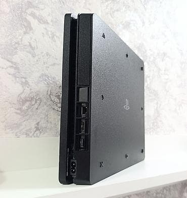 PS4 (Sony PlayStation 4): 0708006033 PS4 slim 1tb plomb açılmayıb, əla vəziyətdə, 2 pult +20 — 4