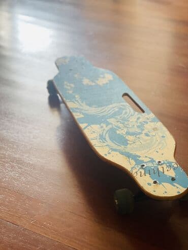 Əlcəklər: Skateboard yaxşı vəziyyətdə. Az istifade olunub — 2