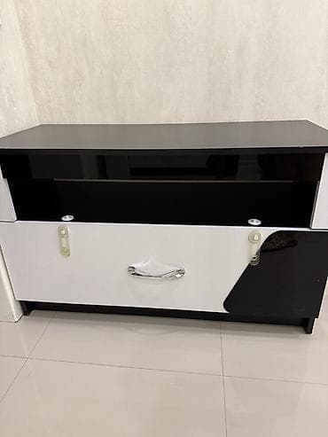 mini kreslo: Düz TV altlığı, Polkalı — 1