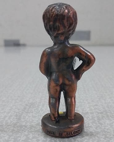 Elektrik nəqliyyatı: Brüssel suveni̇ri antikvar – Manneken Pis fiqurlu şüşəaçan (burma — 9