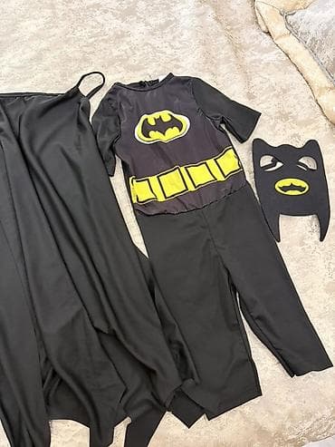 Santa klaus ve Batman kostyumu 2 yaşa uyğun. Her biri 20 AZN. 1 defe — 4