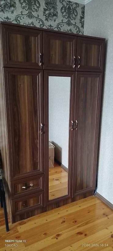 Dolab 140 azn. Ölçü 1.20/2.10. Yaxşı vəziyyətdədir. Ünvan Razin*Zyb1