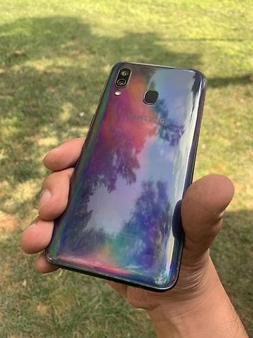 Samsung Galaxy A40, 64 GB, İki sim kartlı