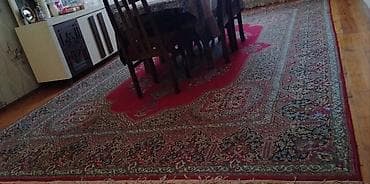 Xalça qədimi iranın xalçasıdi 5metre üzünü 3m eni satılır ağır qalın