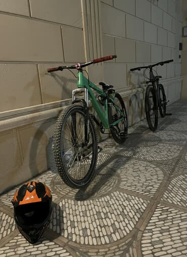 velo masin: Dağ/trek tipli velosiped – yaşıl rəngdə, düz geniş sükanlı — 1