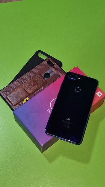 cinde 5 manatliq internet paketi: Xiaomi Mi 8 Lite, 32 GB, rəng - Göy, 
 Qırıq — 4
