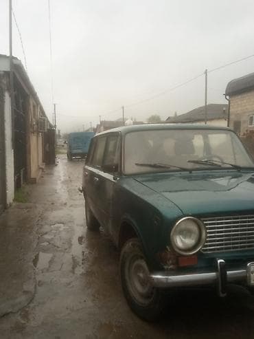 ford mustang 1969: Model: VAZ 2102 (klassik universal kuzov) Rəng: Yaşıl-mavi Kuzov: 5 — 3
