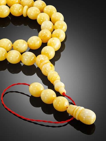 qırmızı kupalnik: Süd rəngli kəhrəba muncuqlardan hazırlanmış təsbeh 100% təbii,bütöv — 1