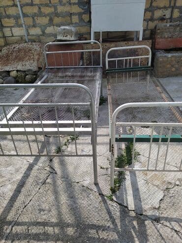 декоративная мебель: İşlənmiş, Təknəfərlik çarpayı, Bazasız, Matrassız, Siyirməsiz, Rusiya — 1