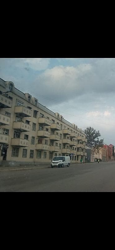 Gəncə şəhərində, “Imperial” binasına yaxın ərazidə yerləşən mənzil
