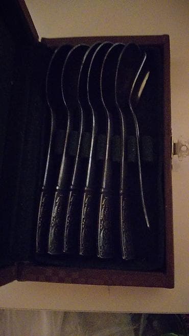 sap: Gümüşü rəngdə bəzəkli qaşıq dəsti - Tərkib: 6 ədəd yemək qaşığı - — 2