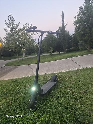 Elektrik nəqliyyatı: Elektrik skuter Xüsusiyyətlər: - Rəng: qara, metal gövdə - Təkərlər — 2