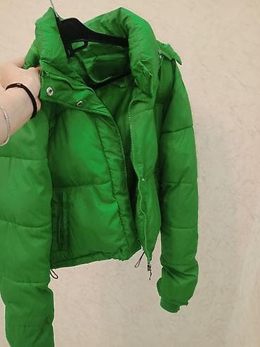 Yüngül şişme qısa gödəkçə – parlaq yaşıl rəng - Model: qısa, bel