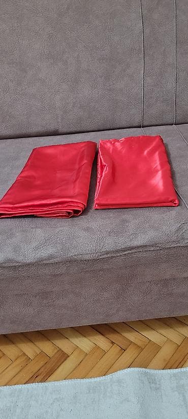 Qırmızı atlas/parıltılı parçalar dəsti - Rəng: canlı qırmızı -