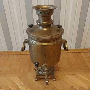 Qedim samovar 1825 ci ilə məxsus olan sergilərdən keçmiş üsdü medallı