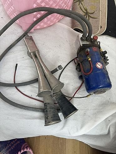 Avtomobil üçün siqnalizasiya: Pnevmatik siqnal dəsti – kompressor və üçlü truba - Tərkib: metal — 1