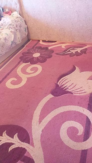 xalca tuklu: Xalça – çiçək naxışlı, bənövşəyi-çəhrayı tonlarda - Dizayn: Böyük — 1