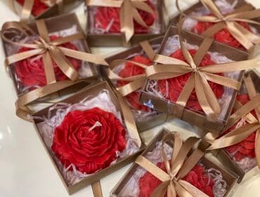 8 mart üçün əla seçim. Təbii, ziyansız hədiyyəlik şamlar. Qutusu ilə