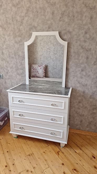 komodlar: Ağ rəngdə bedroom mebel dəsti - 5 qapılı iri şkaf: ortada 2 ədəd tam — 1