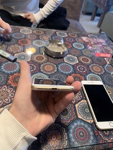 ayfon 11 islenmis: IPhone 8, 64 GB, Qızılı, Barmaq izi — 6