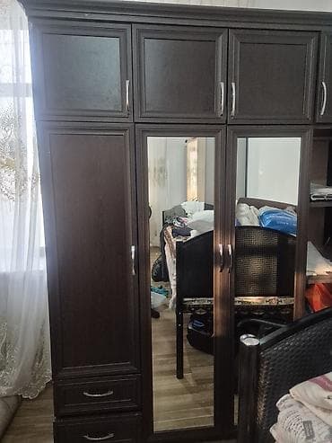 dolab ucuz: İşlənmiş, 4 qapılı, Güzgülü, Qəhvəyi, Digər material, Açılan, Düz dolab — 1