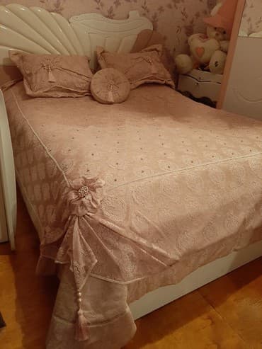 bogema aliram: Yataq üçün İşlənmiş Qaşlı rəng - Çəhrayı Yataq örtüyü — 2