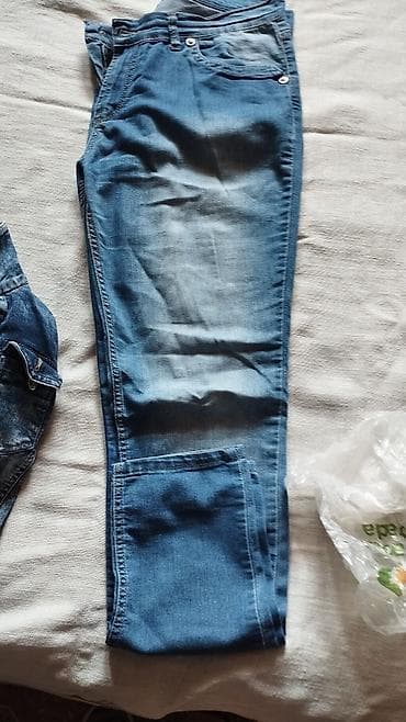 Cinslər: Kişi üçün mavi cins şalvar - Klassik 5 ciblə: ön 2 əsas cib, sağda — 2
