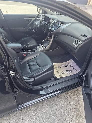 qara 07 sekilleri: Hyundai Elantra Limited – sedan Xüsusiyyətlər: - Korpus rəngi: qara - — 9