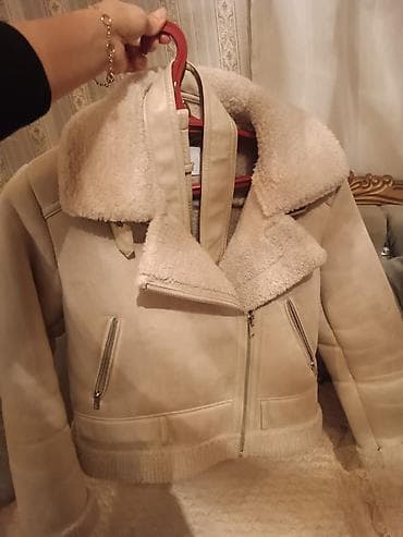 Qadınlar üçün bej rəngli qısa şerpa/şineli üslubunda jaket