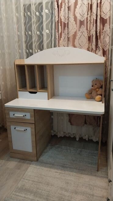 доска для рисования: Для девочки и мальчика, С выдвижными ящиками, Письменный стол, Без стульев — 1