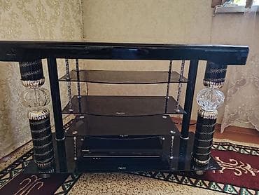 Qara şüşə TV stendi - Material: temperli qara şüşə rəflər və üst
