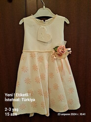 2-3 yaş qız uşağına paltarlar satılır. Qiymətlər üzərində yazılıb
