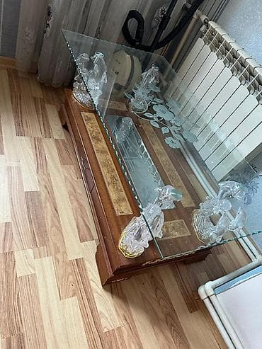 Şüşə üstlü klassik üslubda jurnal/çay masası - Üst hissə: qalın, bərk