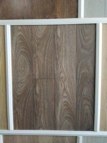 taxta çornu pol: Laminat döşəmə – təbii ağac fakturalı, qəhvəyi-boz tonlarda dekor — 1