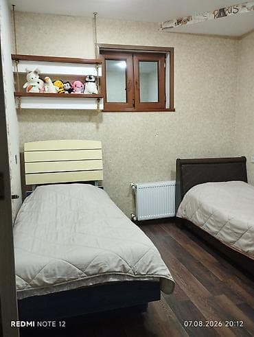azadliq ev: İkimərtəbəli bina tipli evdi.İkinci mərtəbədi.Xətai rayon 8 noyabr — 6