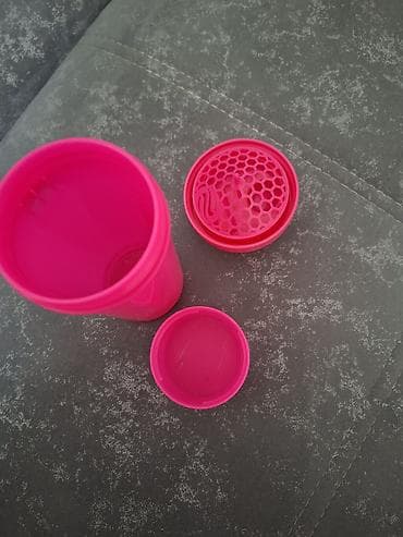 ucuz perde: Herbalife shaker qabı Parlaq çəhrayı rəngdə, üzərində “HERBALIFE” — 2