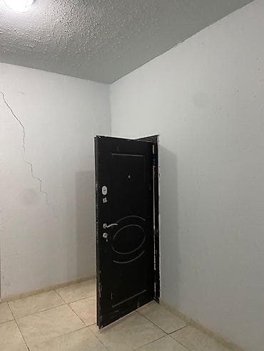 Yeni Günəşlidə Padmayak mənzil satılır. Bina apartmandır. 3 otağ 77 m2 — 3