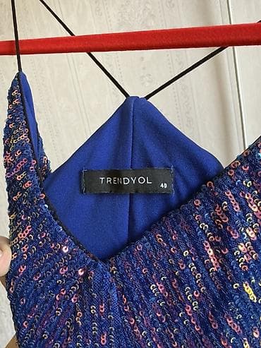este 1 kapsul: M-L Trendyol marka parıltılı (seqinli) gecə/libas - Rəng: royal — 4