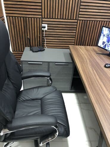 iki nəfərlik yazı masası: Ofis mebel dəsti Tərkib: - Direktor masası: geniş iş səthi, ağac — 4