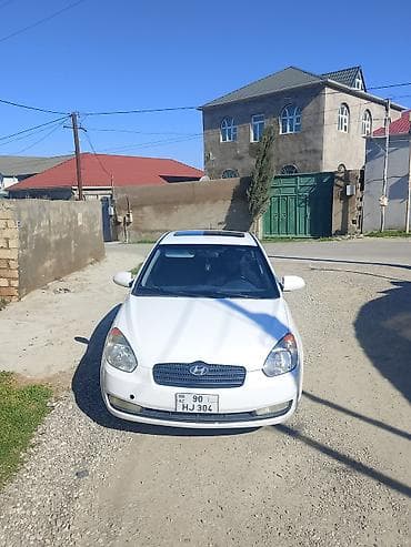 Hyundai Accent: 1.6 l | 2009 il Sedan