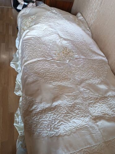 Tekstil: Yataq üçün İşlənmiş rəng - Bej Yataq örtüyü — 2