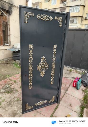 resotka qapilar: Satılır: Dəmir giriş qapısı (içdən MDF panel) Xüsusiyyətlər: - — 4