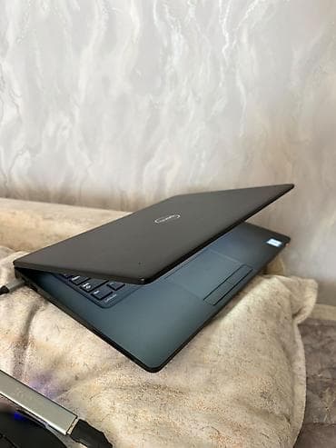 computer monitor: Dell Latitude noutbuk + RGB simli siçan + USB-C hub Texniki — 6
