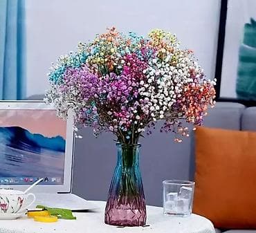 Tebi,real gülden ferqlenmeyen çox gözel,rengareng güller.Biri 1 manat