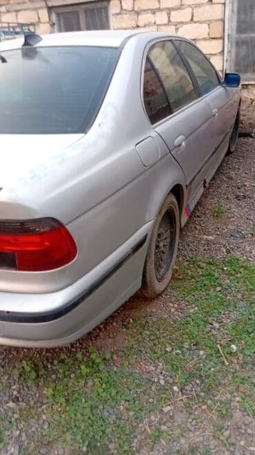 akkumlyator satışı: Gümüşü rəngli BMW M5 avtomobili, sedan kuzov tipinə malikdir — 2