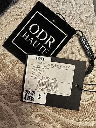 Şəxsi əşyalar: Ela veziyyetdedir. Bir defe toya geyinilib. Boyu 1.60 olan adama — 3