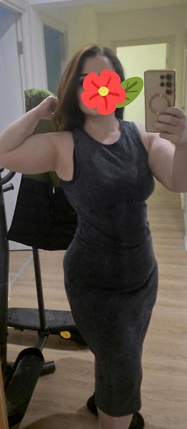 Qadınlar üçün dar kəsimli, qolsuz, dizaltı uzunluqda paltar. - Rəng