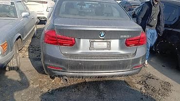 BMW 320: 2 l | 2018 il Sedan