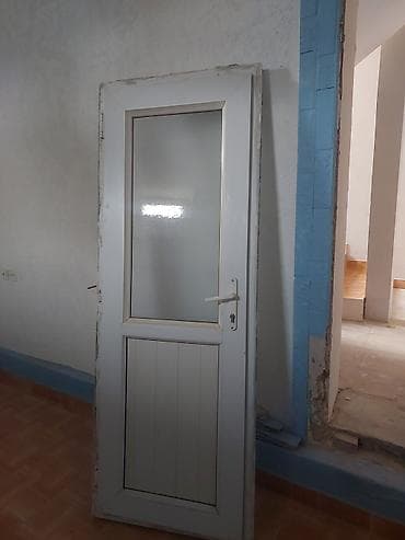şuşe qapi: PVC giriş/qapı yarpağı və çərçivəsi - Material: ağ rəngli PVC profil — 2