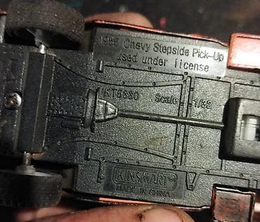 Velosipedlər: Kinsmart 1:32 miqyaslı die-cast model – 1955 Chevy Stepside Pick-Up - — 4